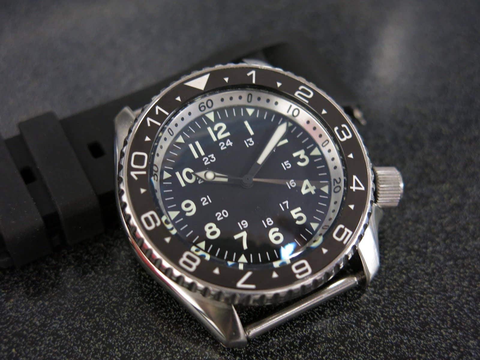 Seiko SKX 007 Field/Military project, Sapphire, drilled lugs, 7s automatic movement, lots of straps image 3