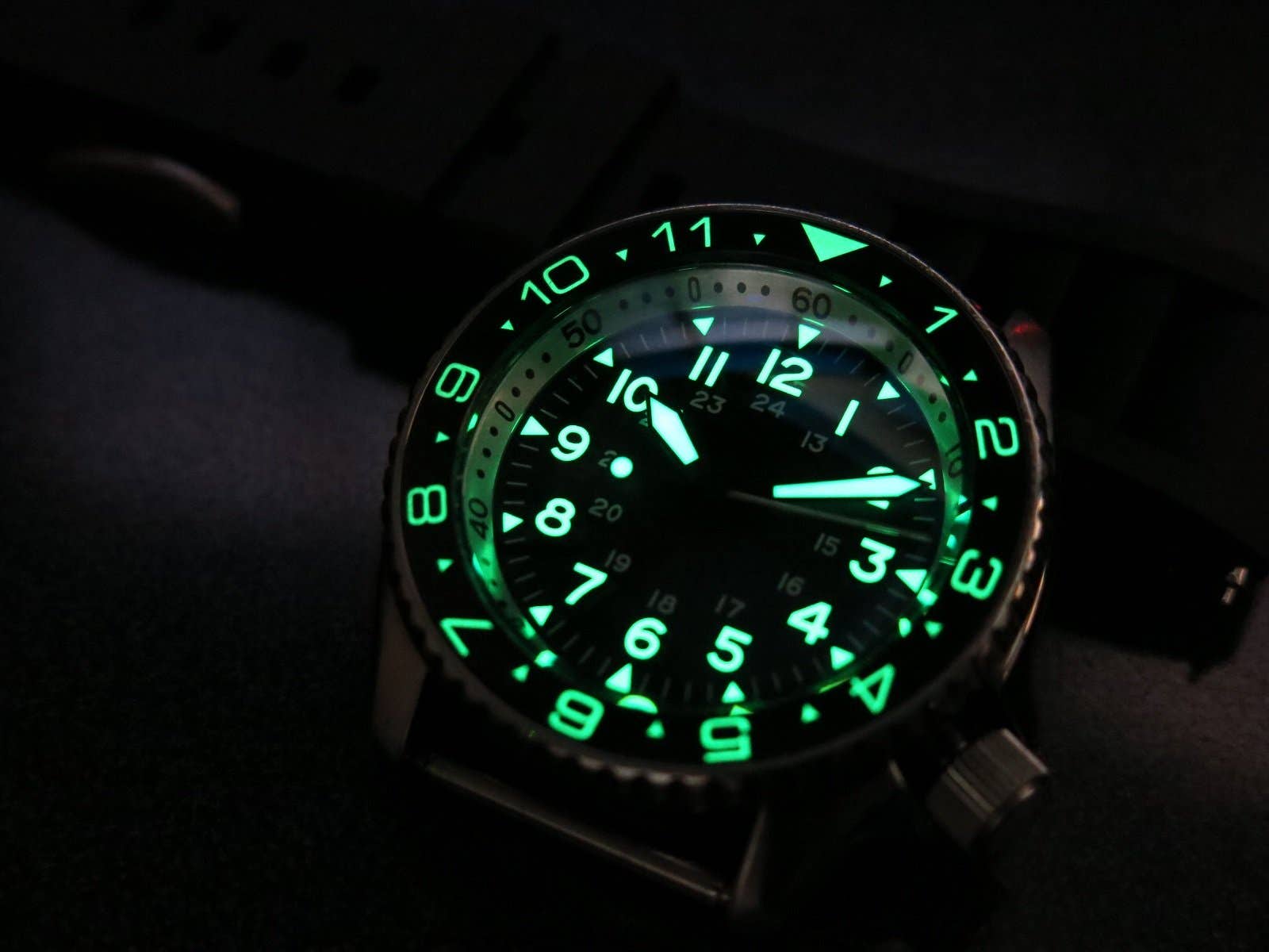 Seiko SKX 007 Field/Military project, Sapphire, drilled lugs, 7s automatic movement, lots of straps image 6