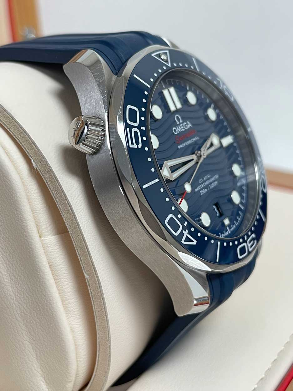 FS: Omega Seamaster Diver 300m Blue Bracelet and Rubber 210.32.42.20.03.001 Warranty image 2