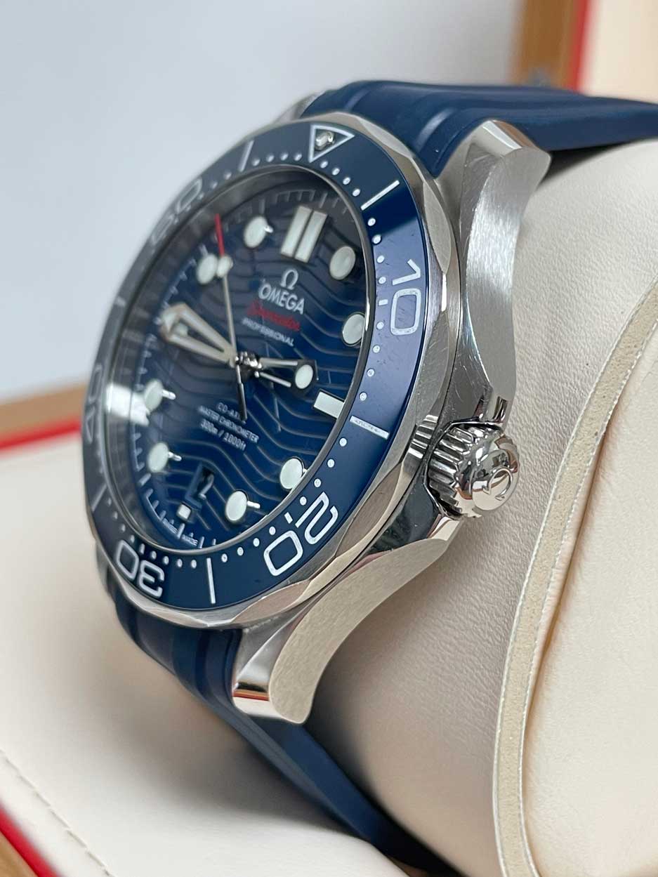 FS: Omega Seamaster Diver 300m Blue Bracelet and Rubber 210.32.42.20.03.001 Warranty image 3