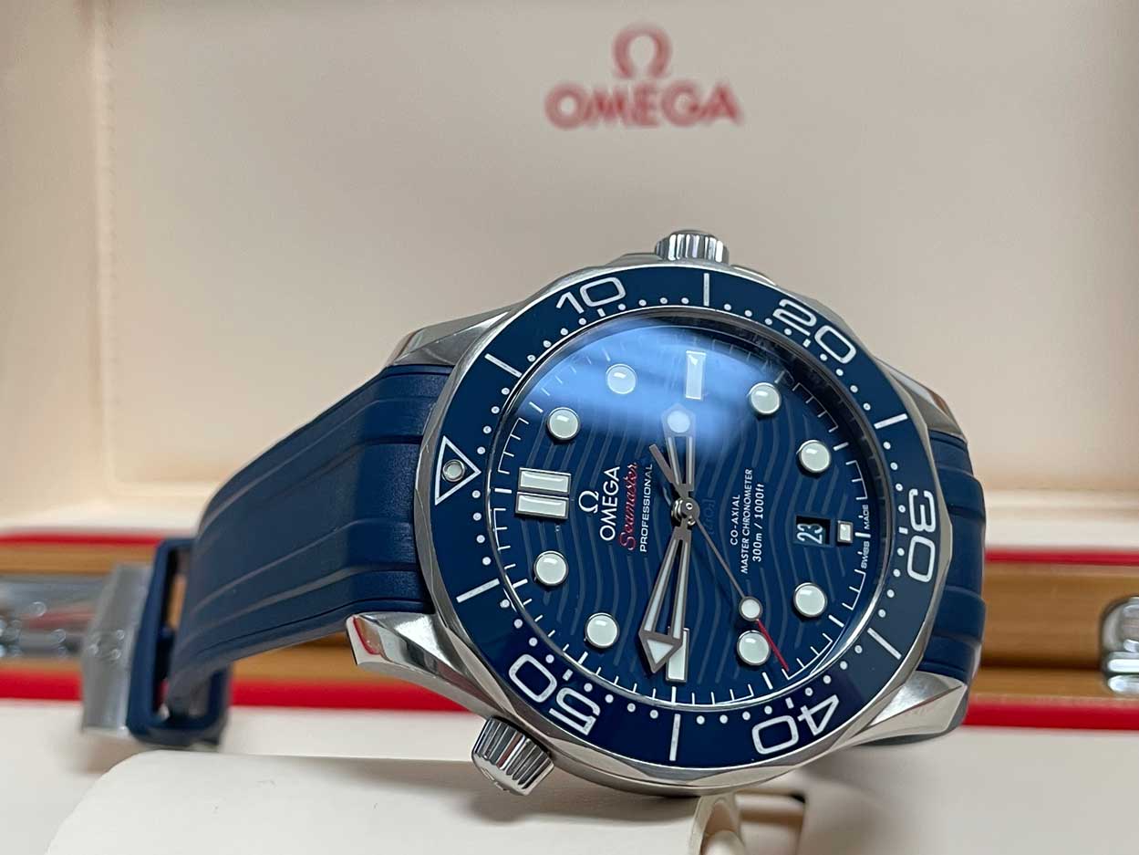 FS: Omega Seamaster Diver 300m Blue Bracelet and Rubber 210.32.42.20.03.001 Warranty image 4