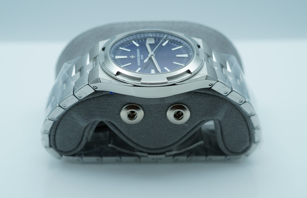 FSOT:BNIB Vacheron CONSTANTIN OVERSEAS 4520V STAINLESS STEEL BLUE DIAL 2026 NEW MODEL image 4