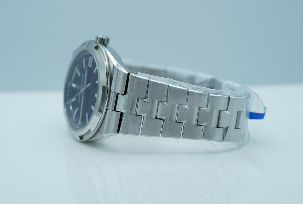 FSOT:BNIB Vacheron CONSTANTIN OVERSEAS 4520V STAINLESS STEEL BLUE DIAL 2026 NEW MODEL image 5
