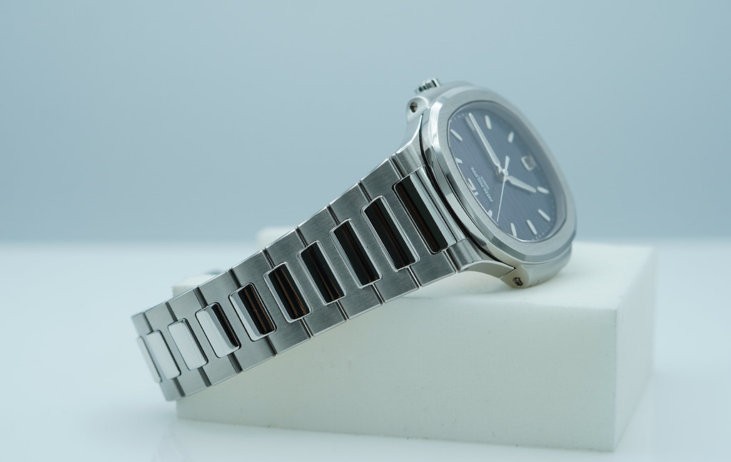 FSOT:LNIB Patek PHILIPPE 7118/1A NAUTILUS STAINLESS STEEL BLUE DIAL 2024 FULL SET image 6