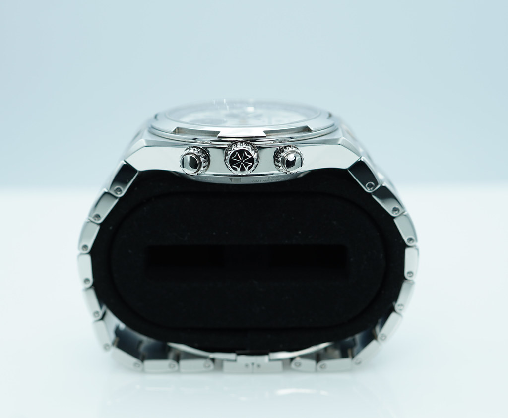 FSOT: Vacheron CONSTANTIN OVERSEAS CHRONOGRAPH 5520V PANDA DIAL NEW MODEL FULL SET image 3