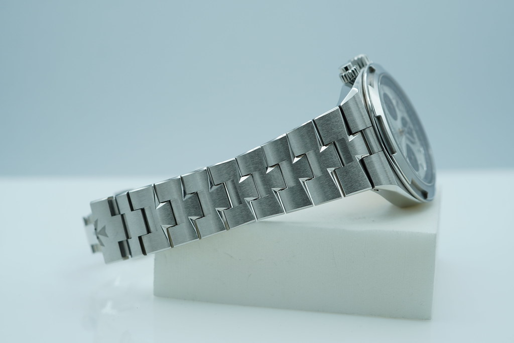 FSOT: Vacheron CONSTANTIN OVERSEAS CHRONOGRAPH 5520V PANDA DIAL NEW MODEL FULL SET image 5