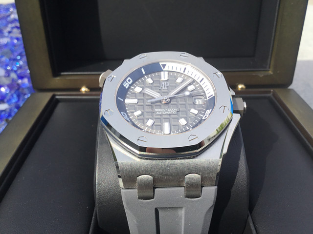 FS: Audemars Piguet Royal Oak Offshore Diver 15720ST.OO.A009CA.01 image 3