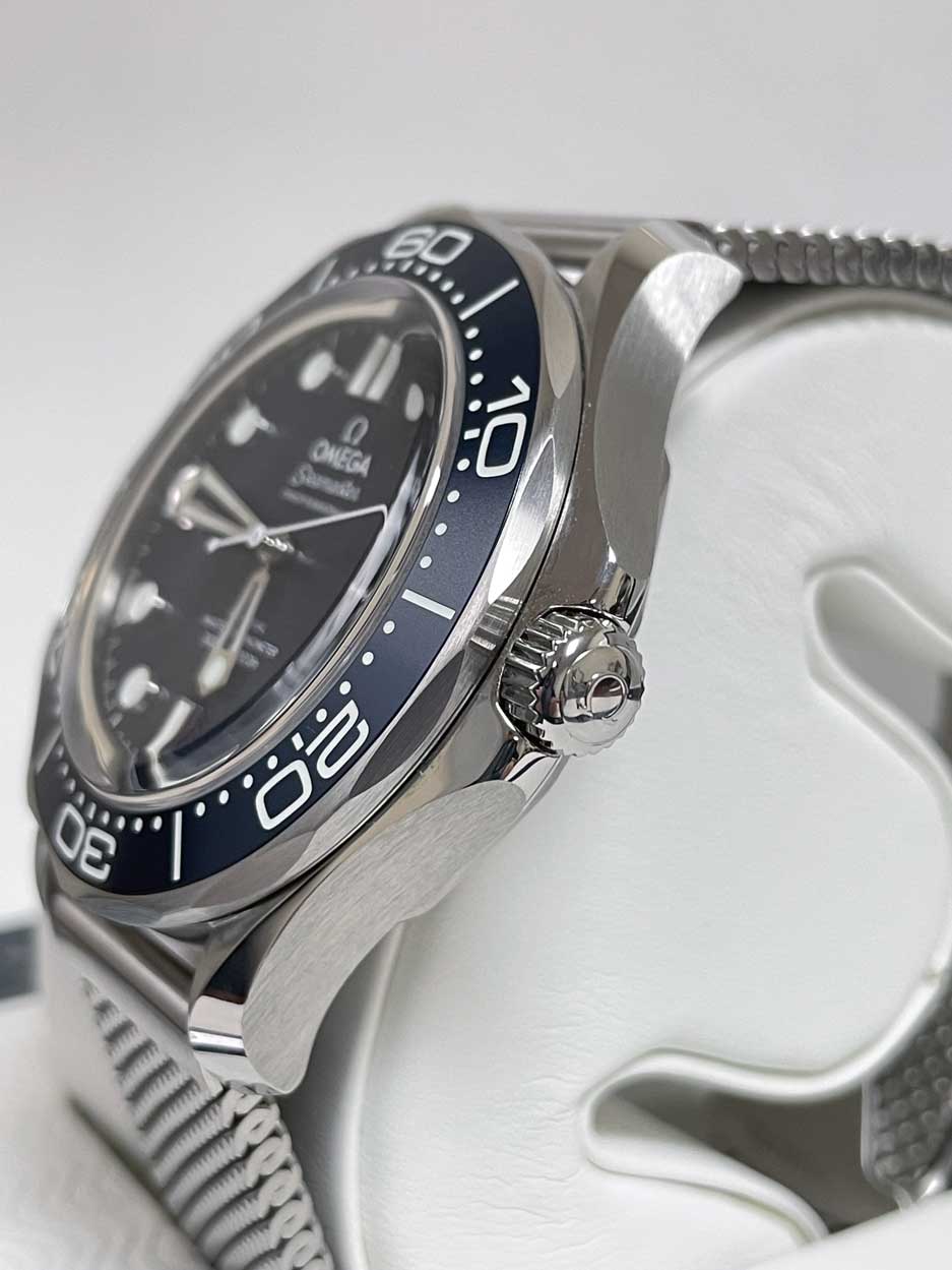 FS: Omega Seamaster James Bond 60th 210.30.42.20.03.002 LNIB 2025 image 3