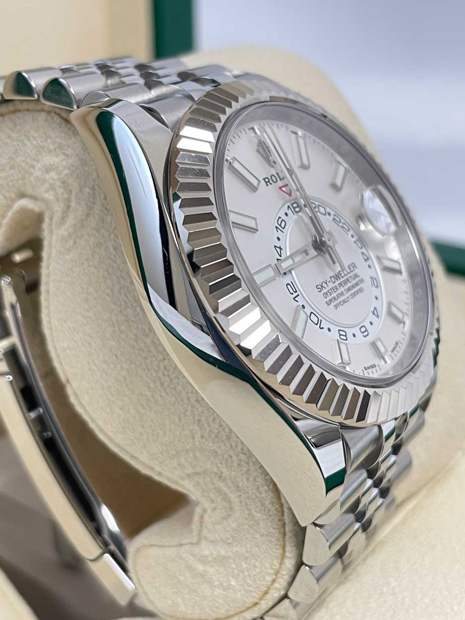 FS: Rolex Skydweller 326934 White Jubilee 2021 Mint image 2