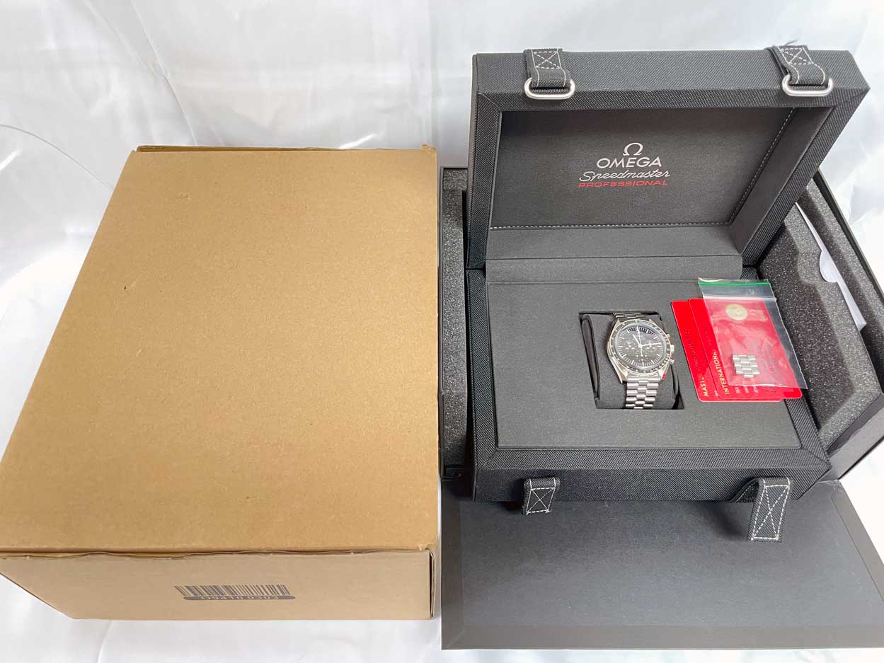 FS: Omega Speedmaster Moonwatch Sapphire 310.30.42.50.01.002 LNIB image 6