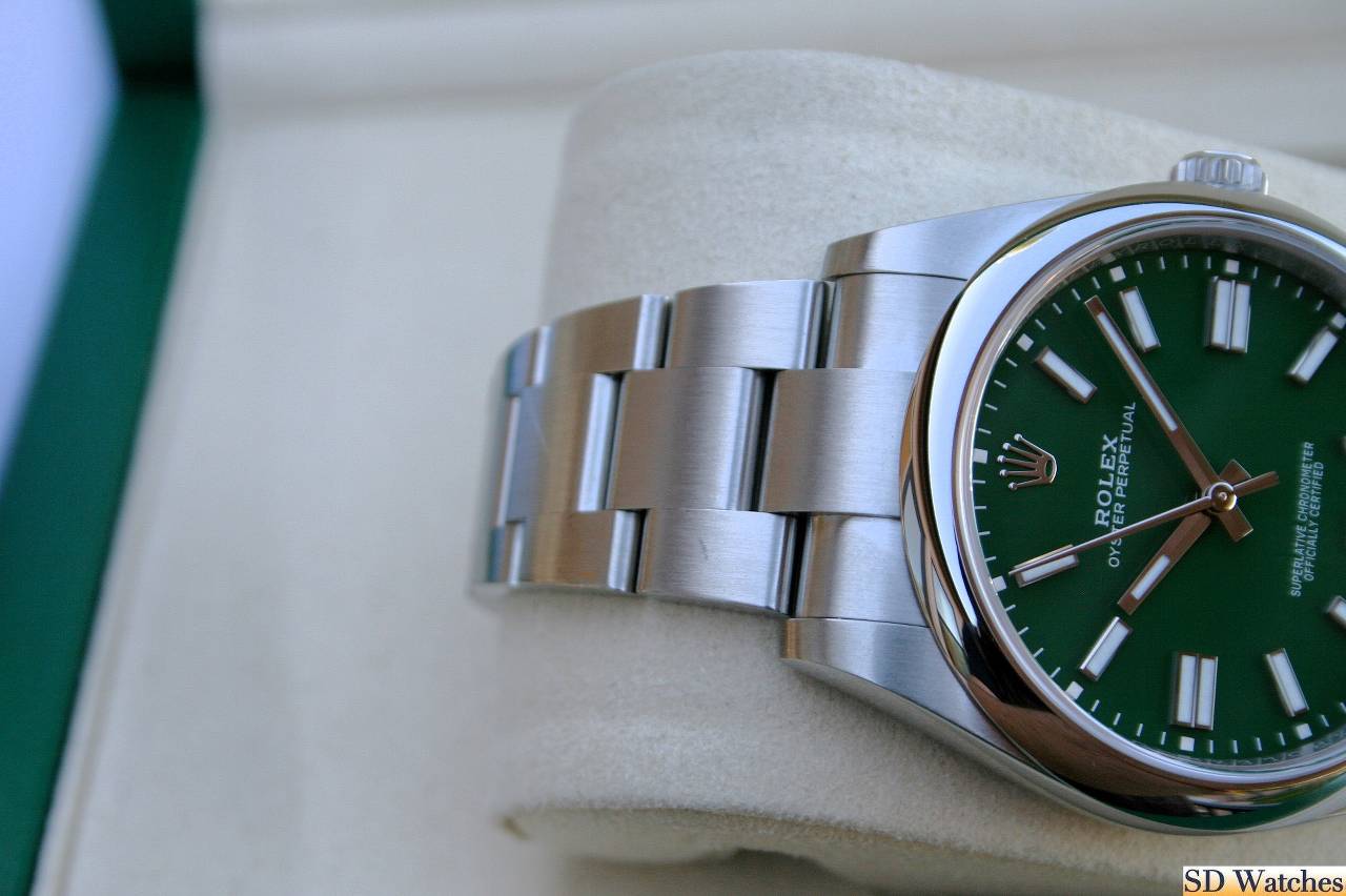 FS: ROLEX 124300 OYSTER PERPETUAL WATCH GREEN DIAL image 3
