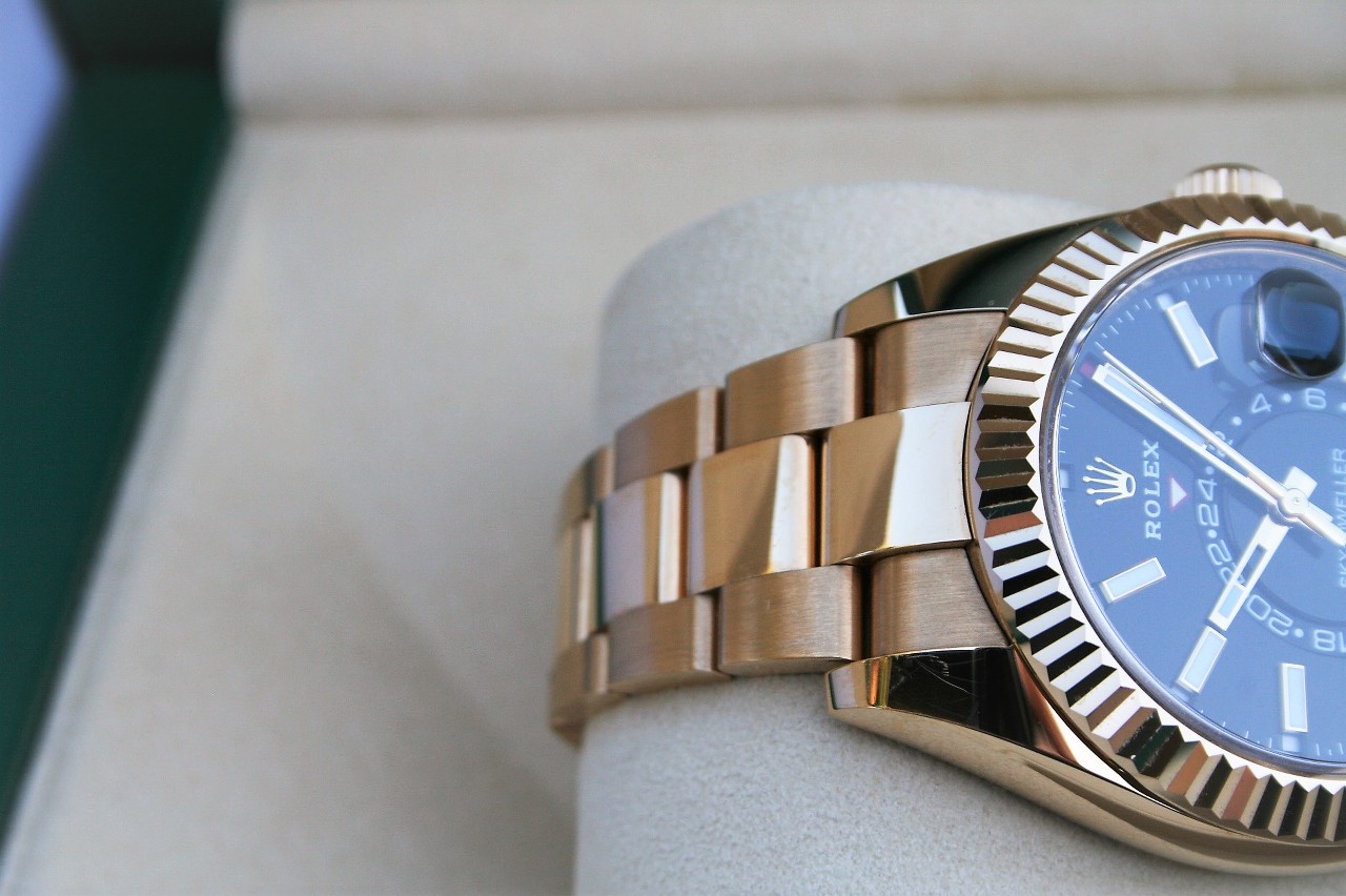 FS: ROLEX 326938 SKYDWELLER 18K YELLOW GOLD BLACK INDEX image 3
