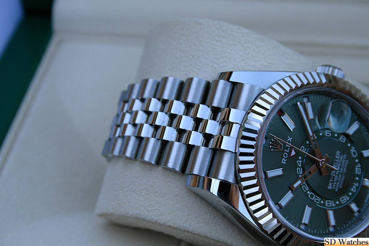 FS: ROLEX 336934 SKYDWELLER WATCH MINT GREEN DIAL JUBILEE image 3