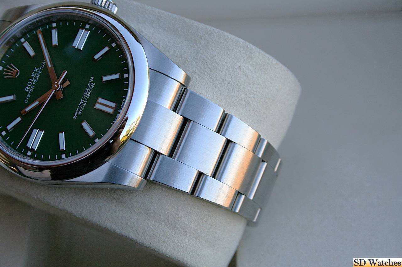 FS: ROLEX 124300 OYSTER PERPETUAL WATCH GREEN DIAL image 2
